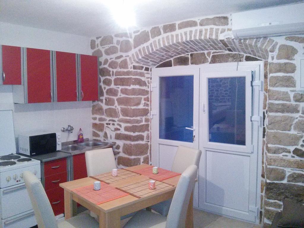 Holiday House Popovic Sućuraj Eksteriør bilde